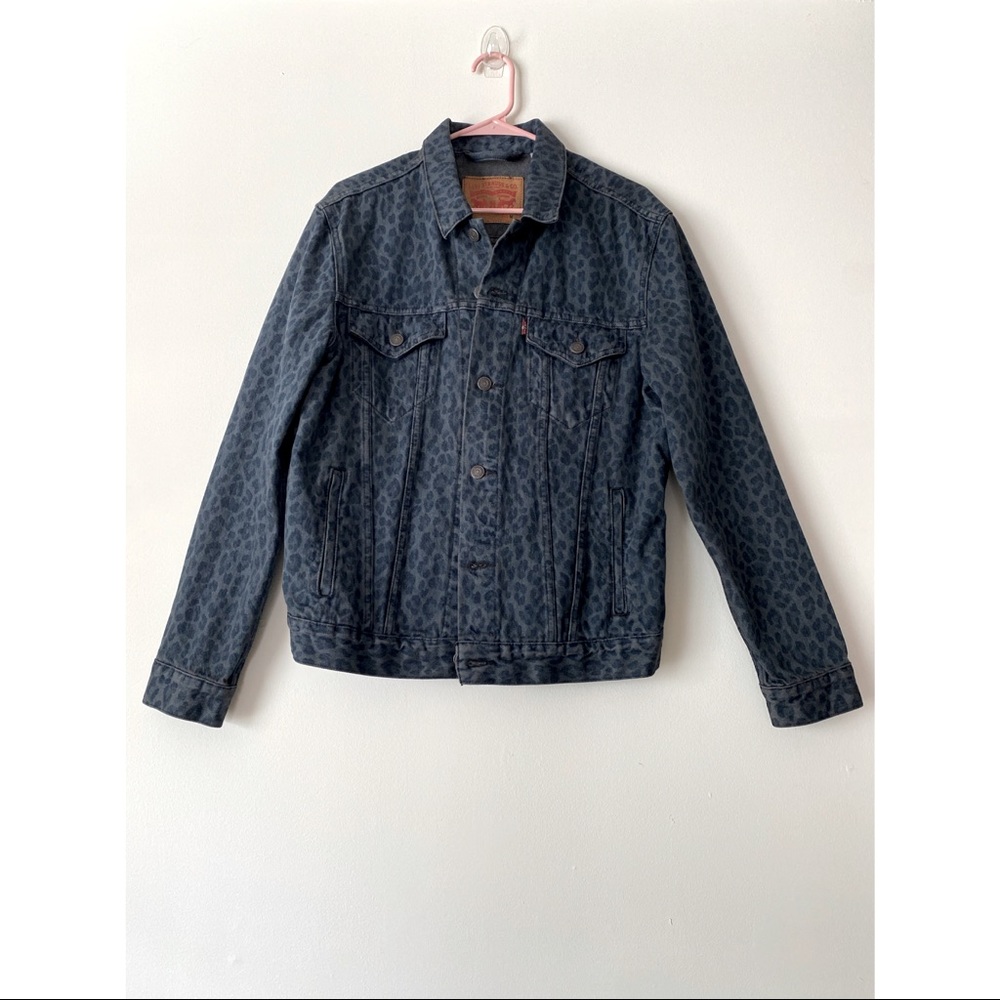 SUPER CUTE Levi’s CHEETAH Print Trucker Jacket